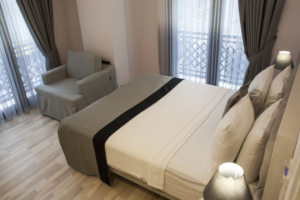 Superior Triple Room, Multiple Beds, Non Smoking, City View photo 2