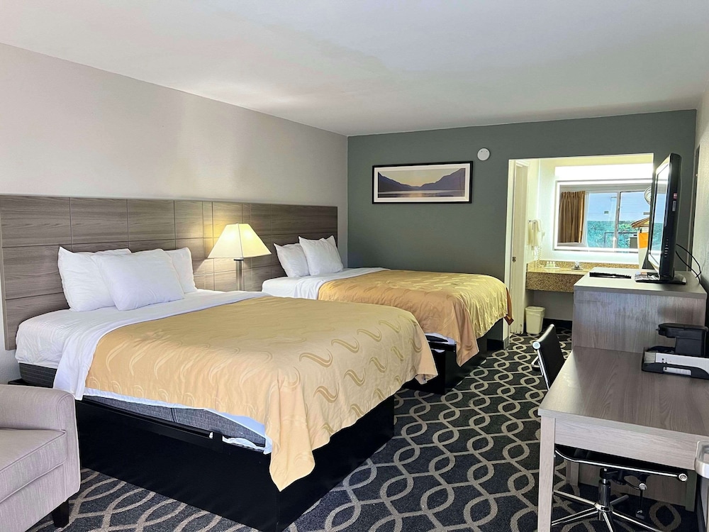 Room, 2 Queen Beds, Non Smoking - Photo 1