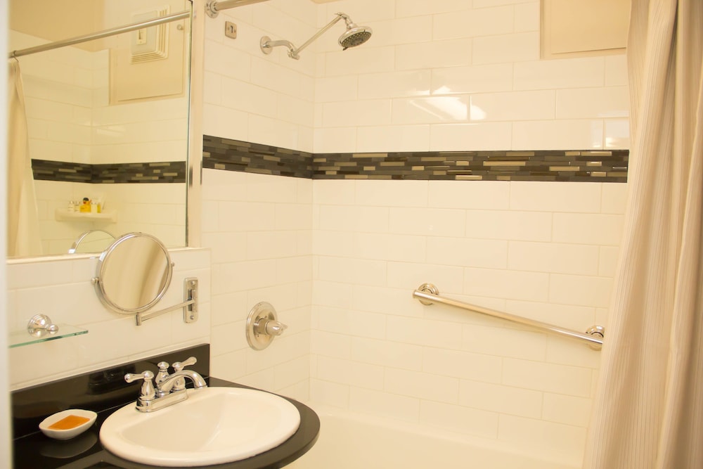 Standard Room, 2 Twin Beds (No Air Conditioning) - Photo 4