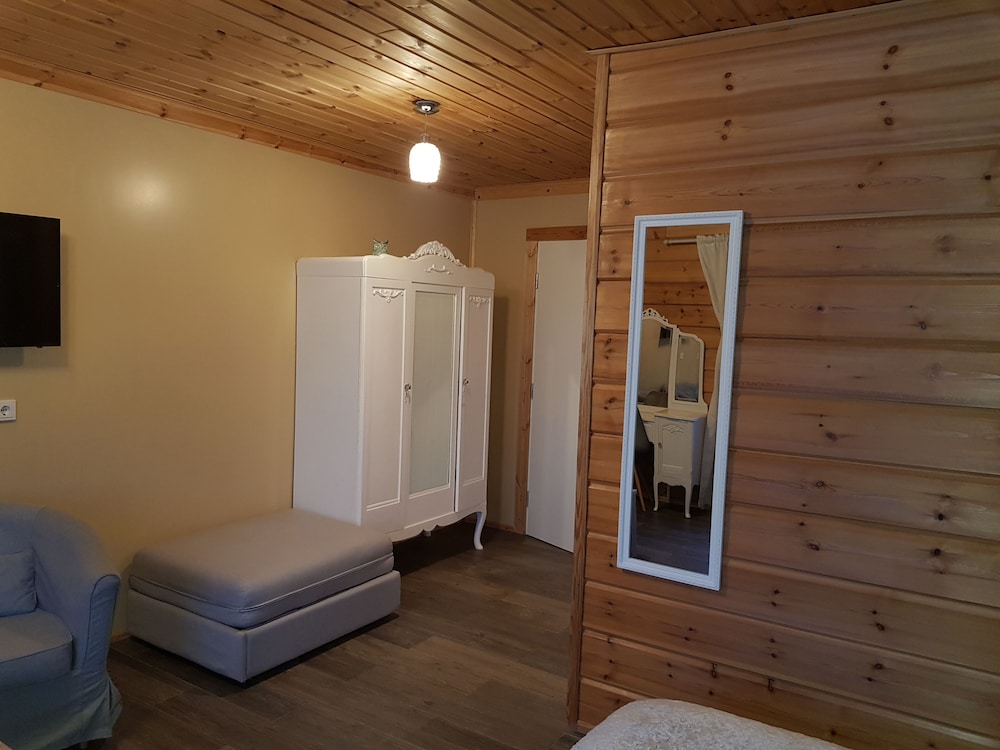Family Quadruple Room, Private Bathroom photo 2