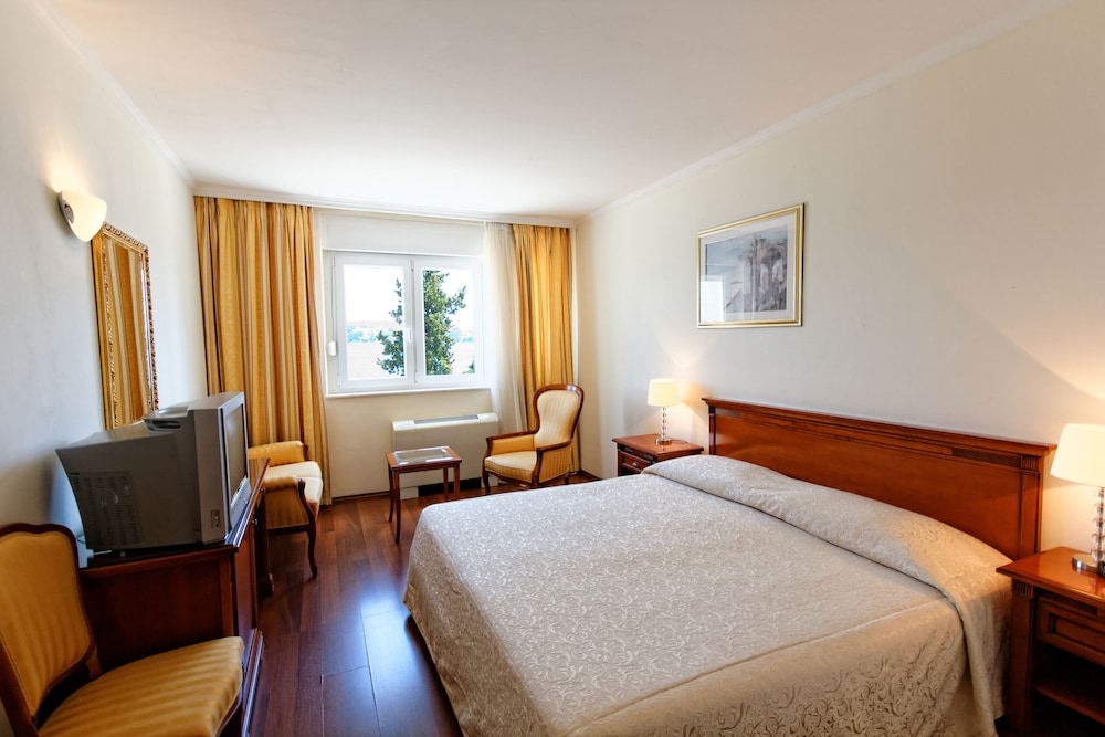 Economy Double or Twin Room, Sea View photo 1