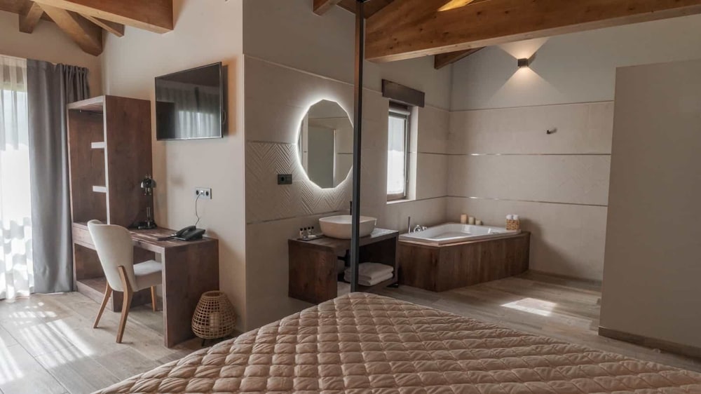 Premium Room - Photo 5