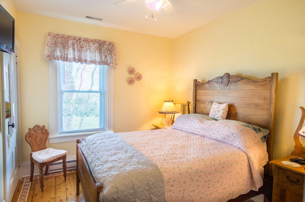 Economy Double Room, 1 Double Bed, Ensuite, Bay View