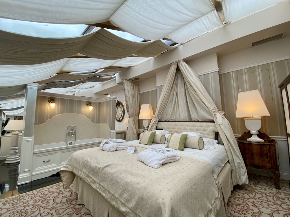 Luxury Apartment photo 3