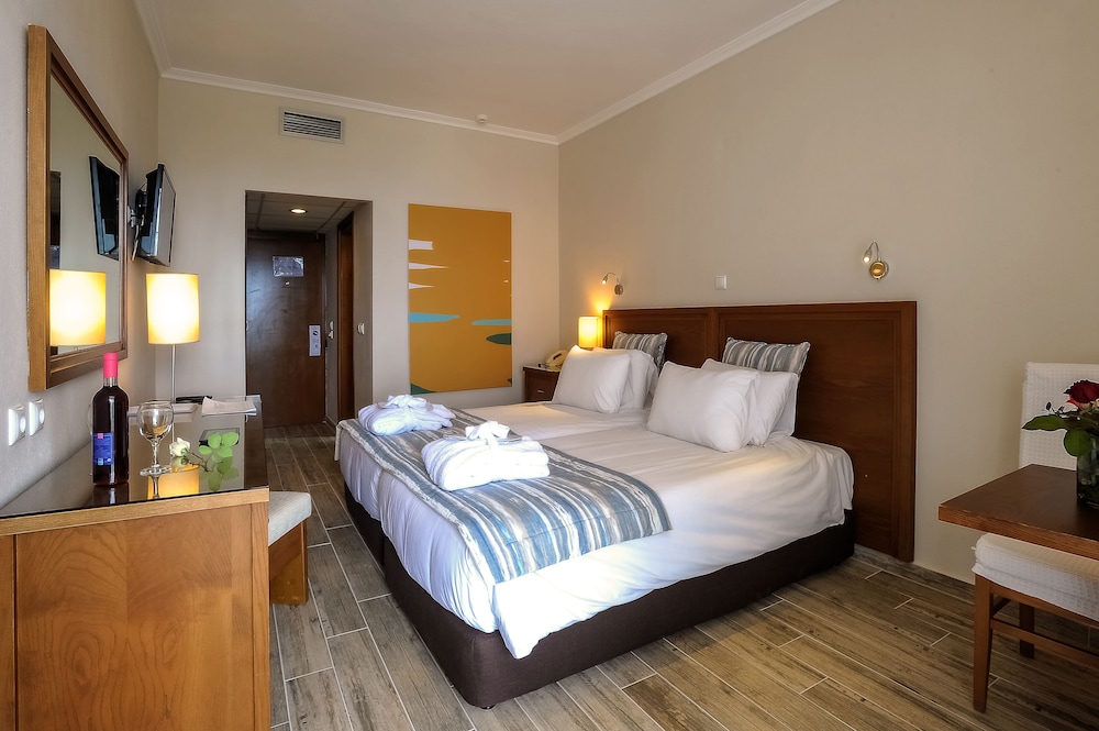 Room (Flexi- May Change Room During Stay) - Photo 4