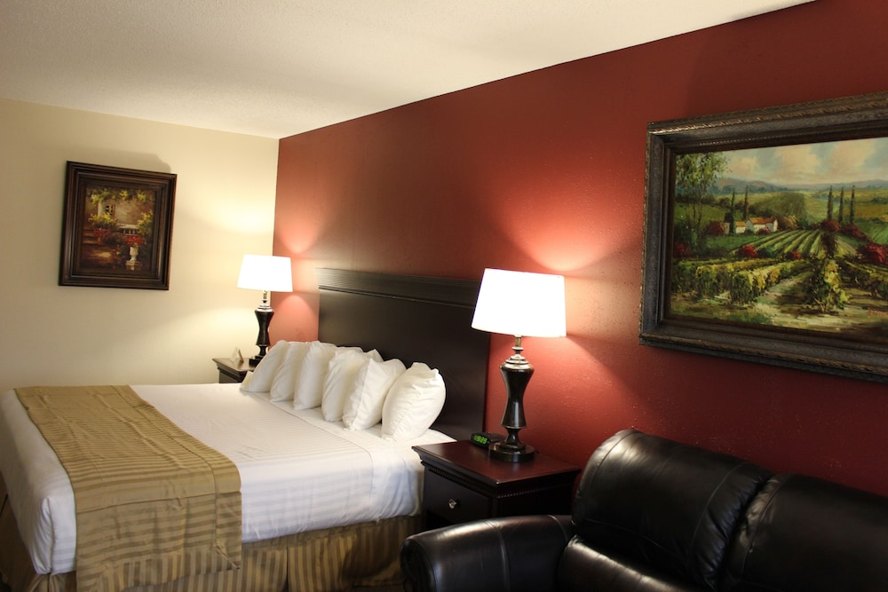 Standard Room, 1 King Bed photo 1