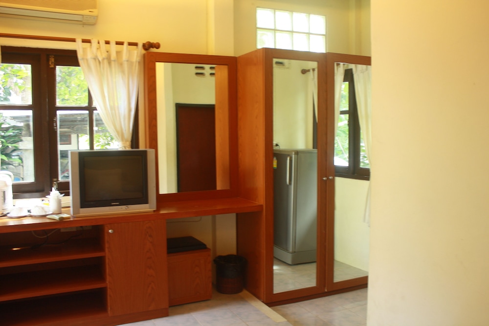 Basic Bungalow photo 2