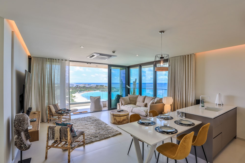 Deluxe Condo, 3 Bedrooms, Balcony, Ocean View