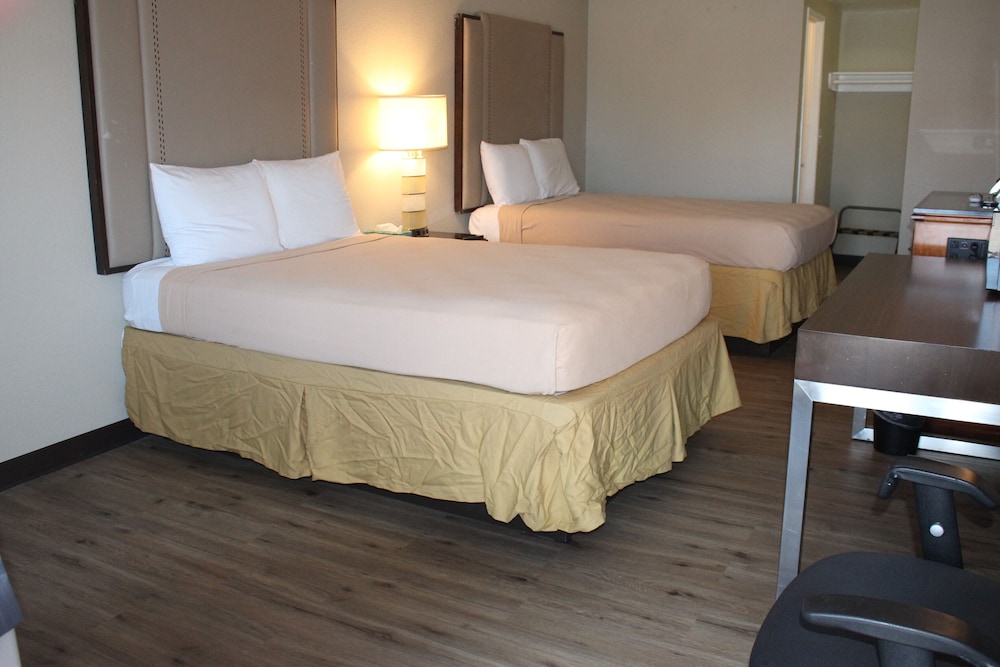 Room, 2 Queen Beds, Non Smoking photo 2
