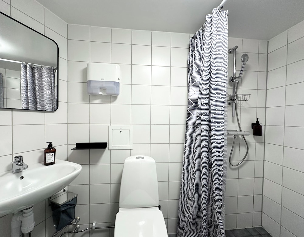 Six Bedsroom Room, Shared Bathroom, City View, photo 6