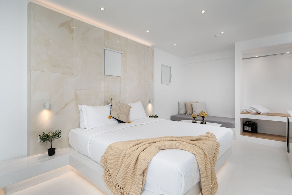 Honeymoon Suite with Sea View, Private Hot Tub & Steam Room (C1)