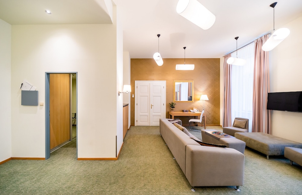 Deluxe Suite, 1 King Bed
