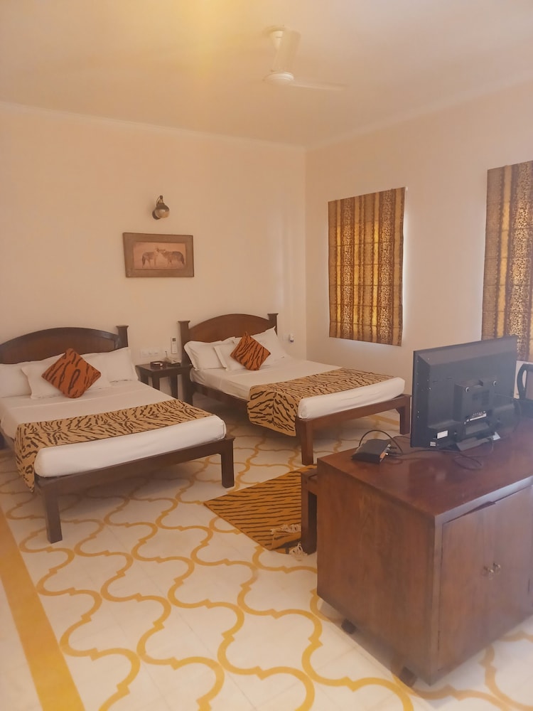 Pool side suite - Photo 18