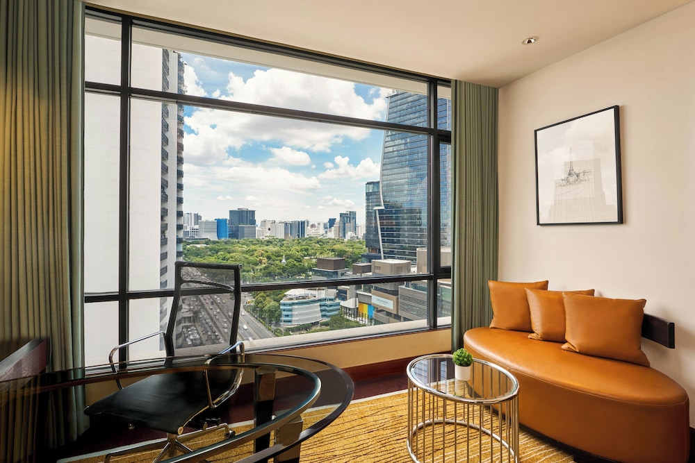 Deluxe Room, Business Lounge Access