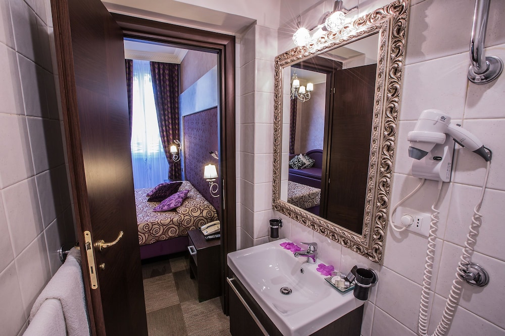 Classic Double or Twin Room photo 3
