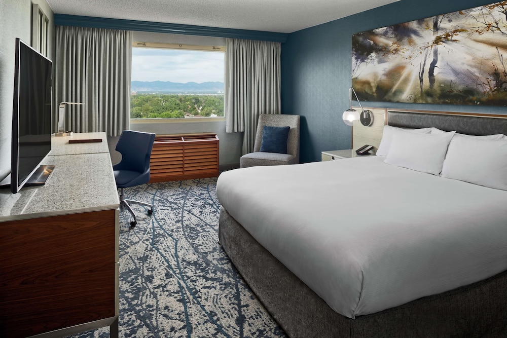 Room, 1 King Bed, Balcony (Hearing) - Photo 1