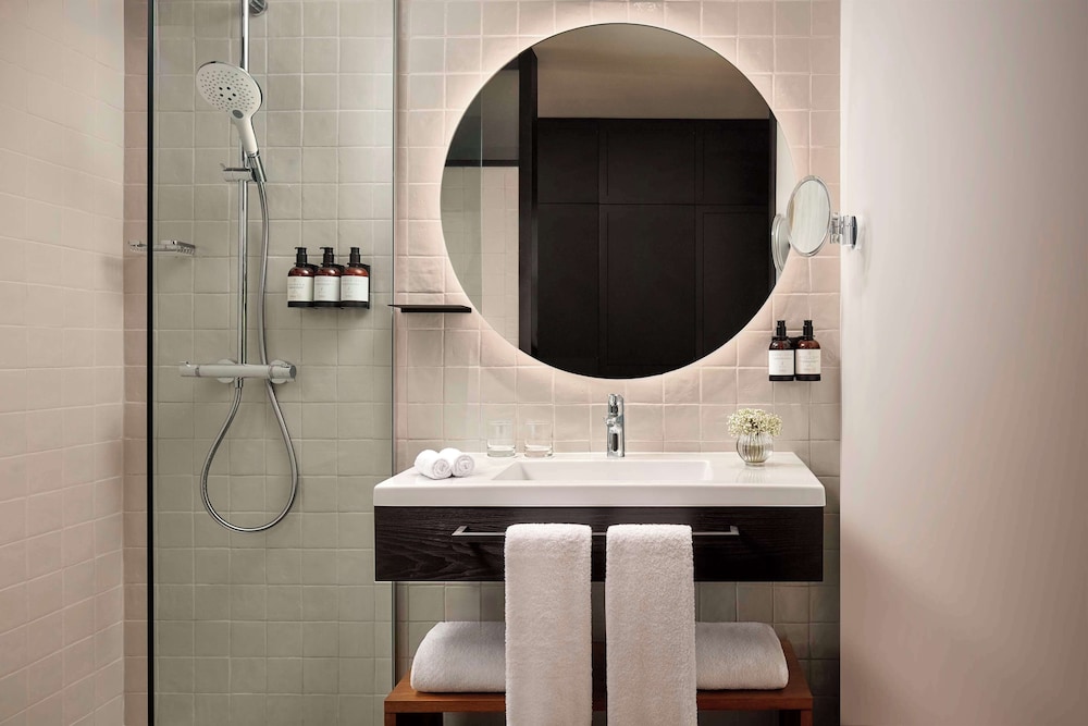 Junior Suite, River View (Family, Extra Bed 3 Adults) - Photo 4