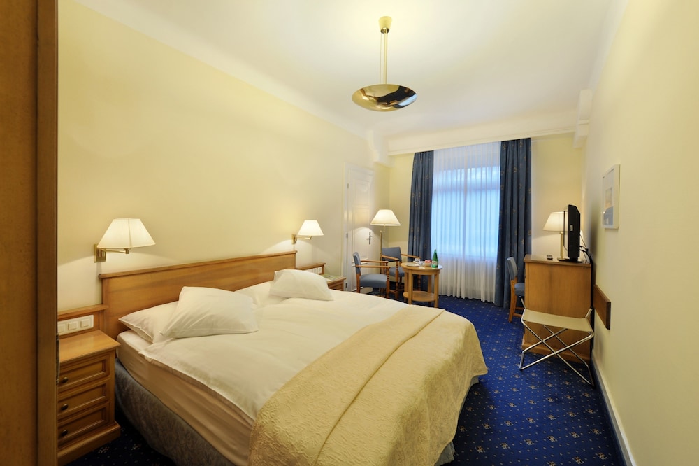 Double Room (Small) photo 3