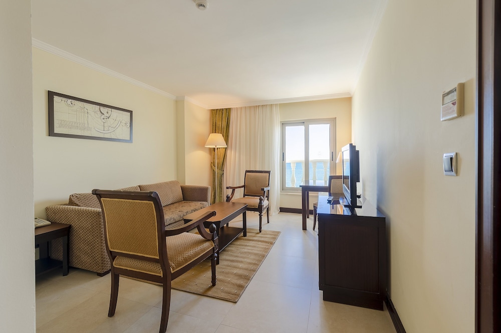 Suite, 1 Bedroom (Seafront) thumbnail 5