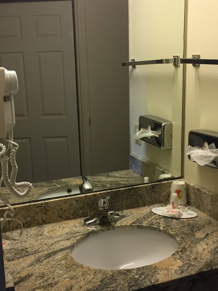 Standard Room, 2 Queen Beds - Photo 2