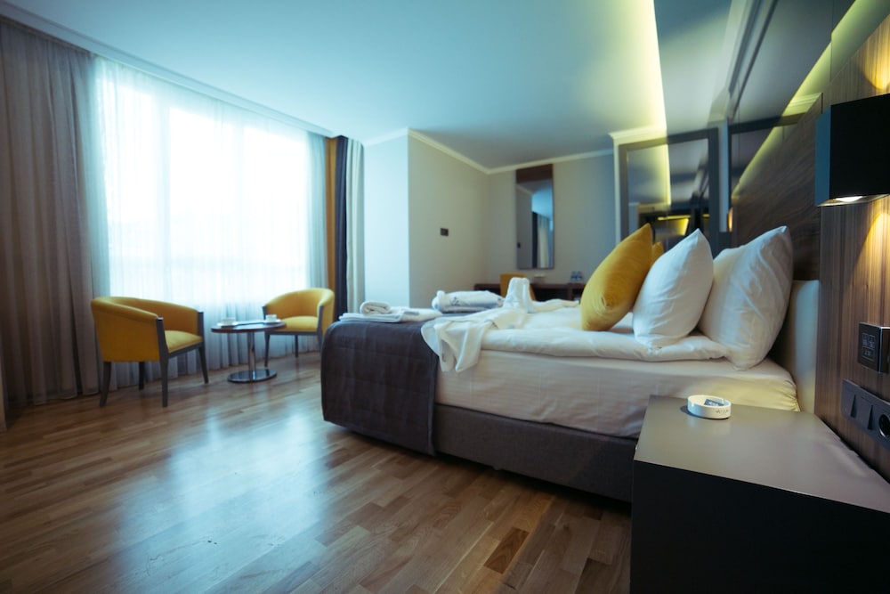 Junior Suite, Jetted Tub photo 1