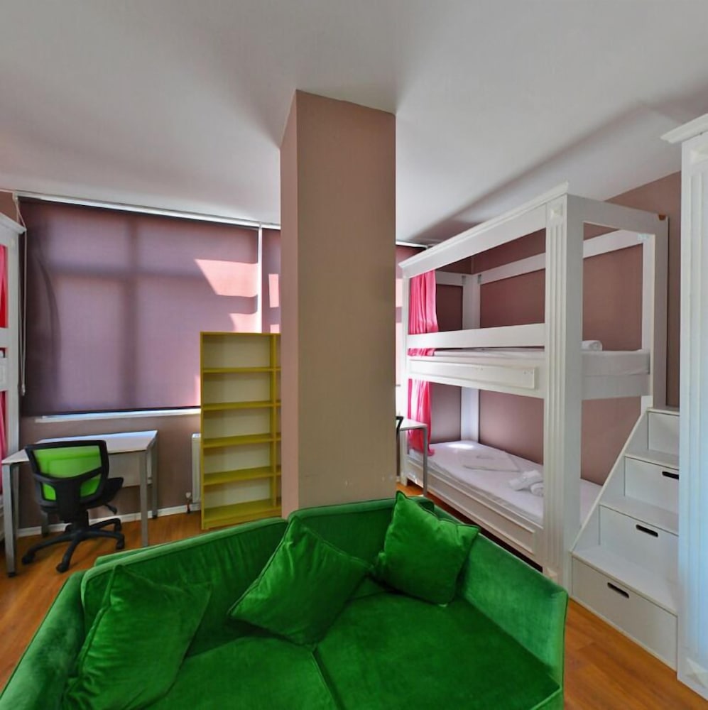 Standard Quadruple Room, Women only photo 1