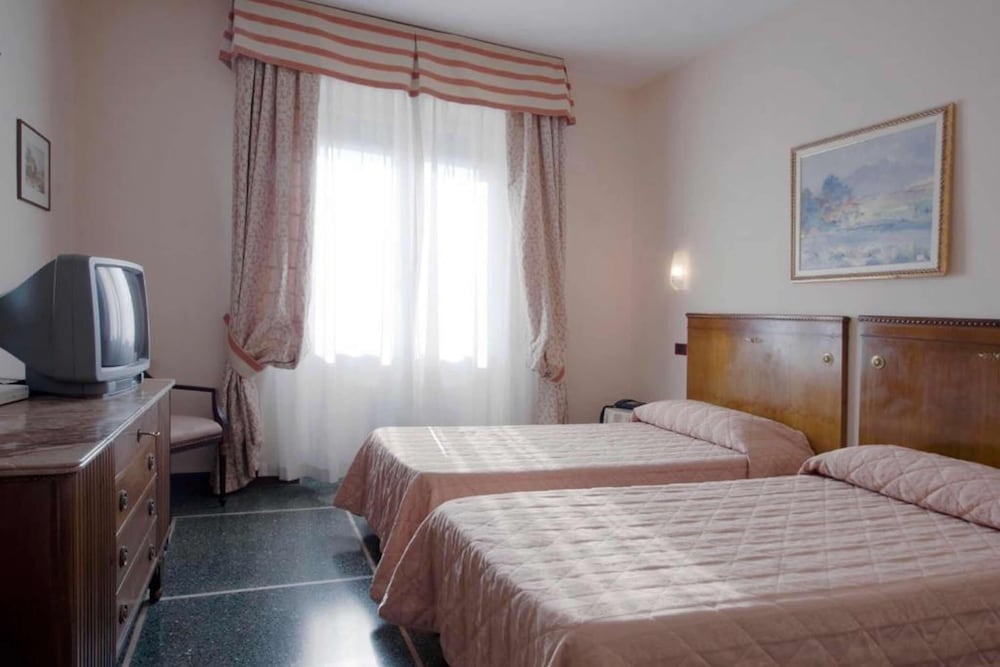 Economy Room - Photo 5
