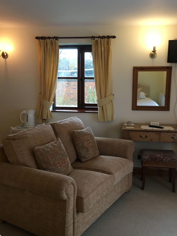 Standard Twin Room, Accessible, Ensuite (Wren's Retreat) photo 3