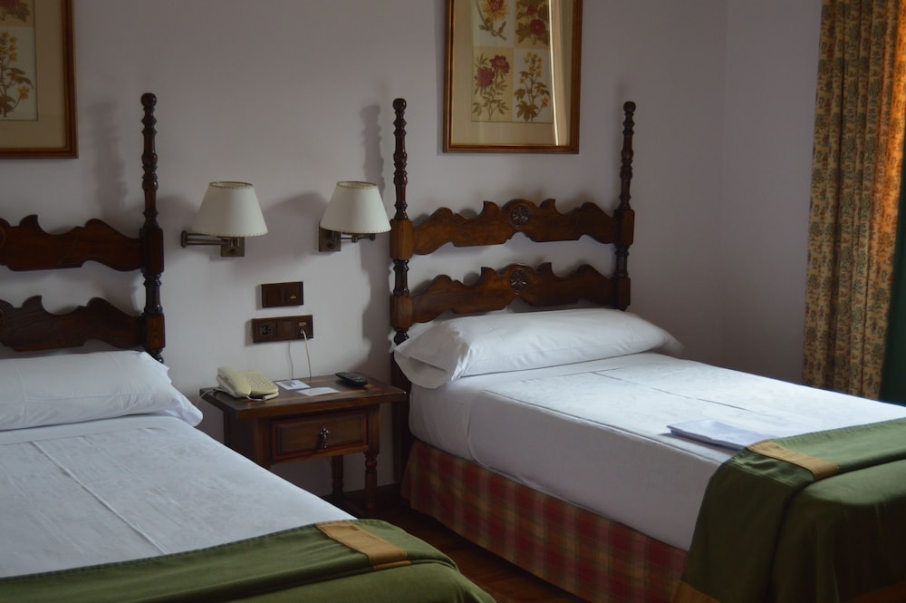 Standard Twin Room photo 2
