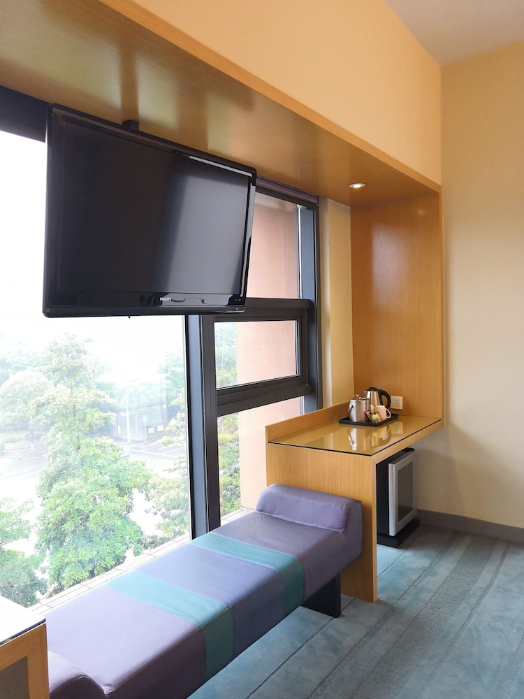 Studio, 1 King Bed, City View - Photo 5
