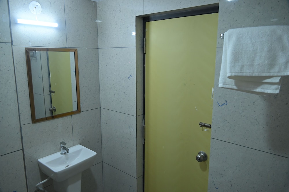 Deluxe Triple Room - Photo 11