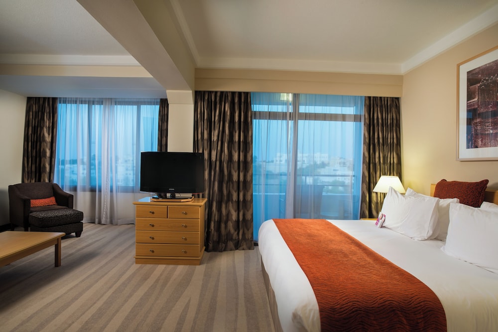 Suite, 2 Bedrooms, Balcony - Photo 8