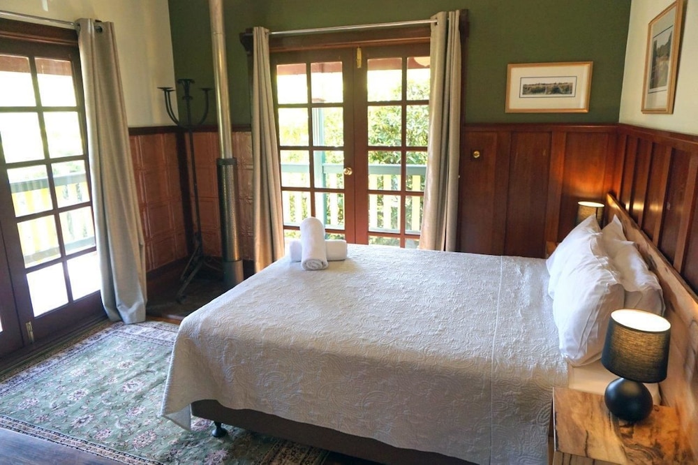 Forest View Spa Suite photo 1