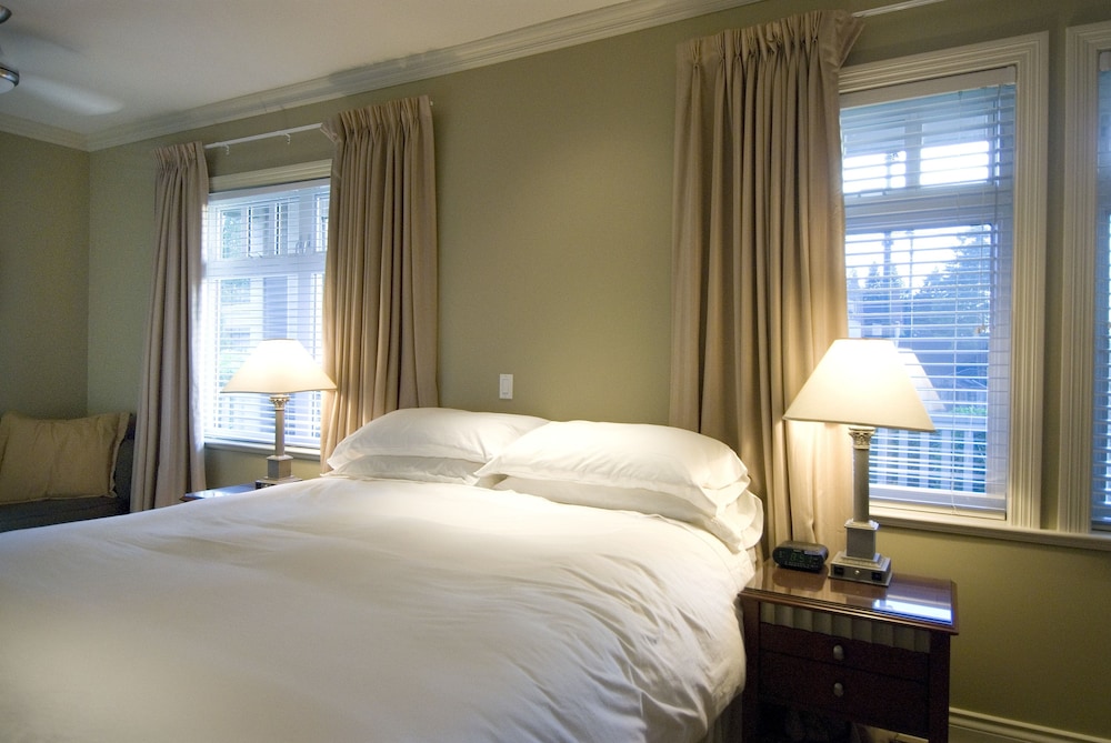 Junior Suite, 1 King Bed, Terrace photo 3