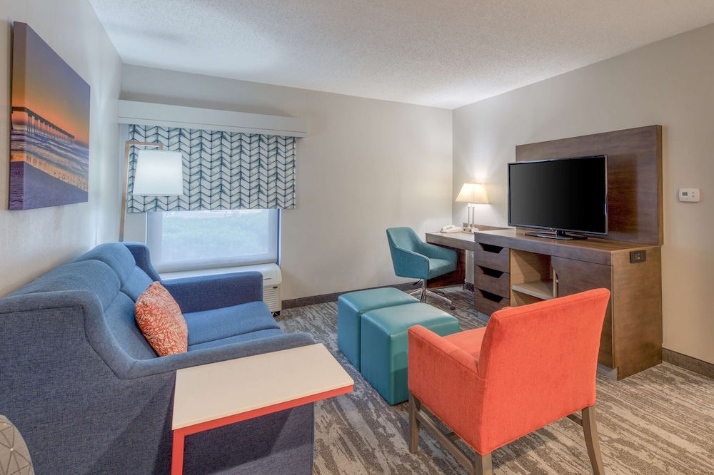 Suite, 1 King Bed, Accessible, Bathtub - Photo 2