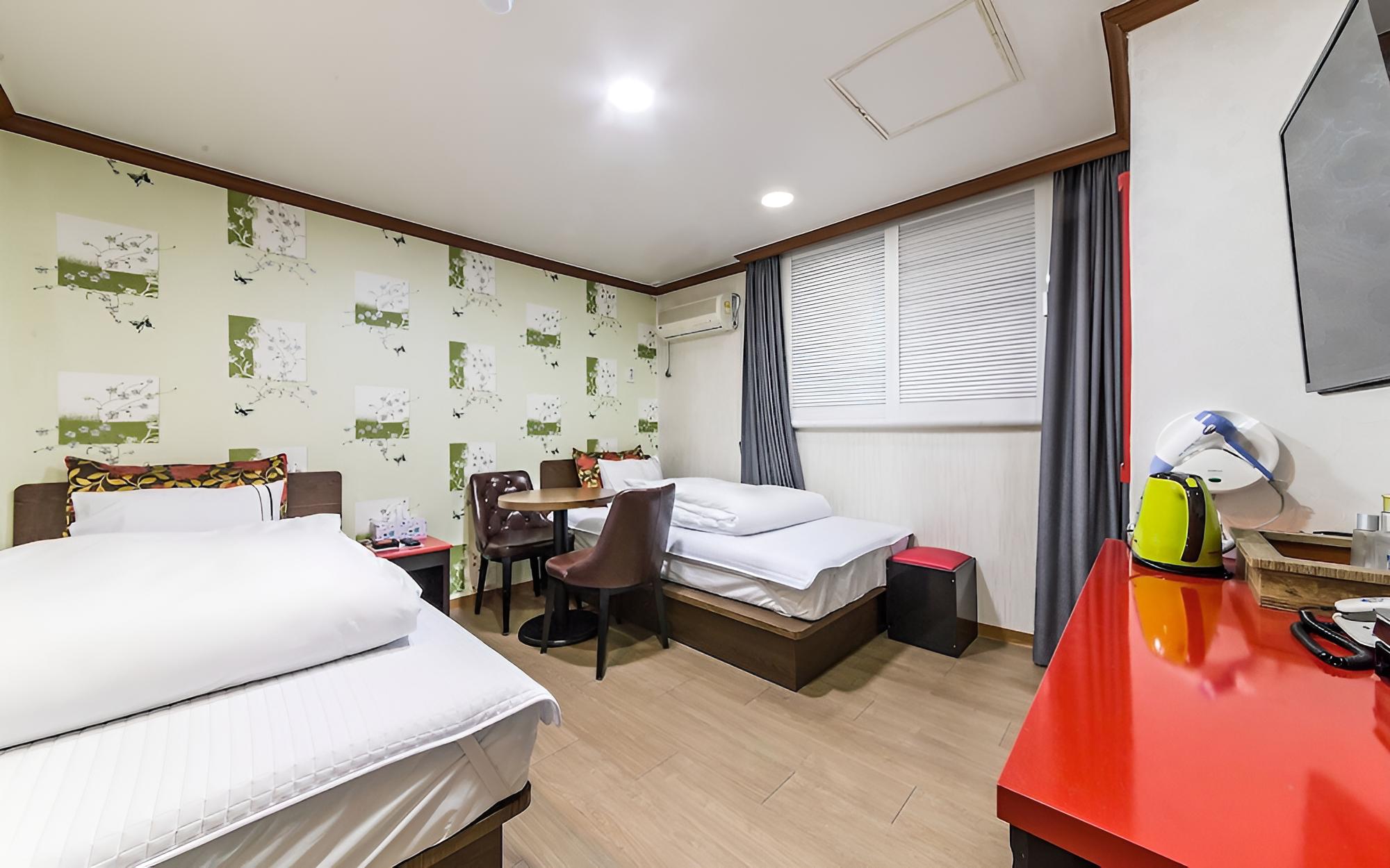 Room (Twin) - Photo 4