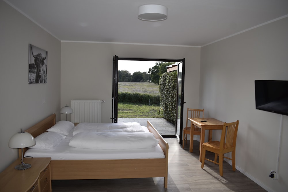 Standard Room, Non Smoking, Garden View photo 1