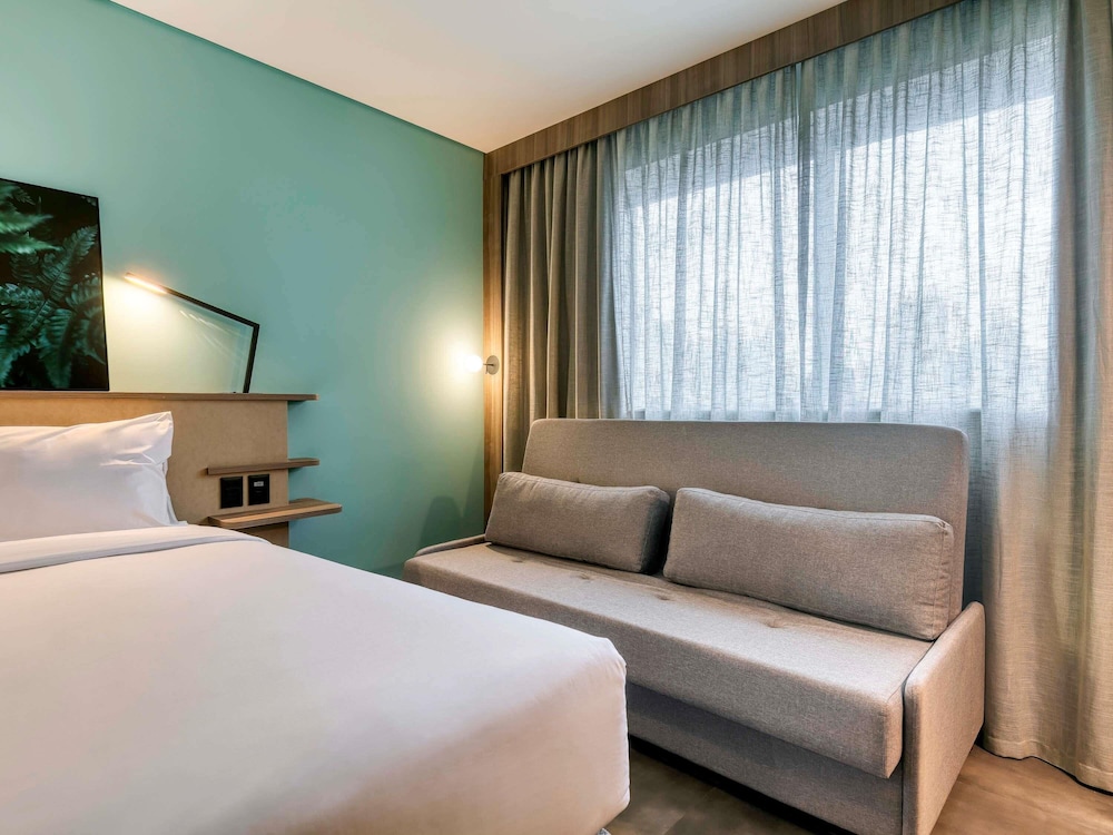 Deluxe Room, 1 Queen Bed with Sofa bed