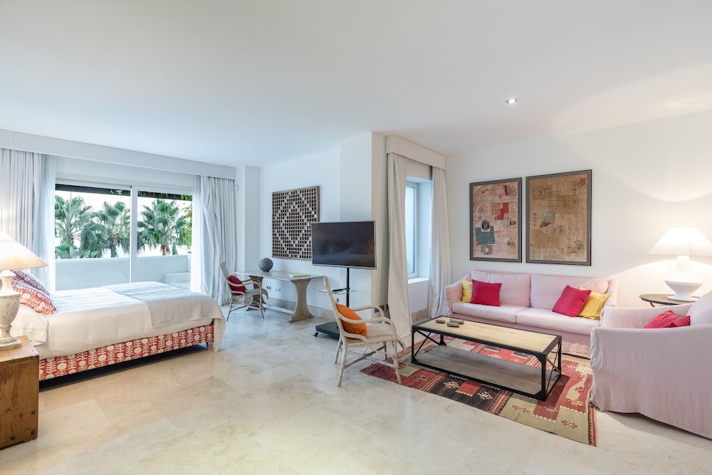 Luxury Villa, 4 Bedrooms photo 2