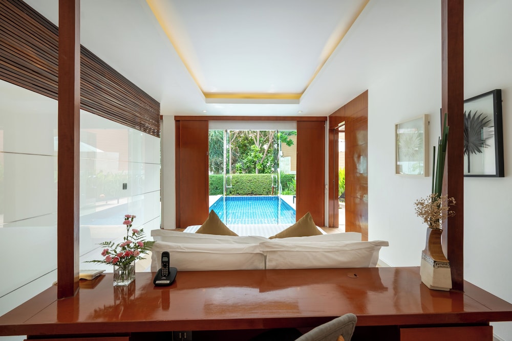 Beachfront Grand Pool Villa (1 Bed) - Photo 8