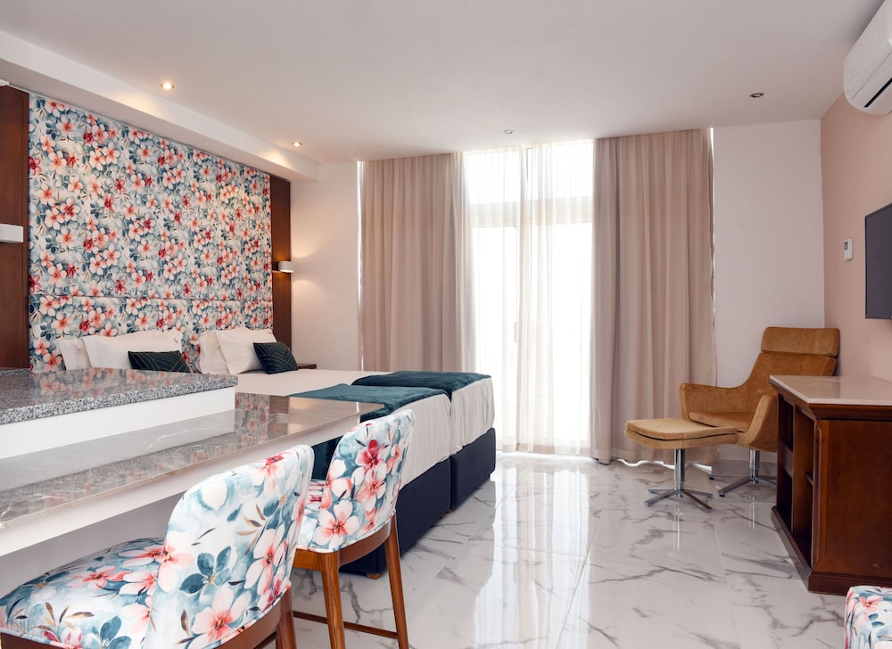 Luxury Room, Terrace, Garden View (2 Pax)