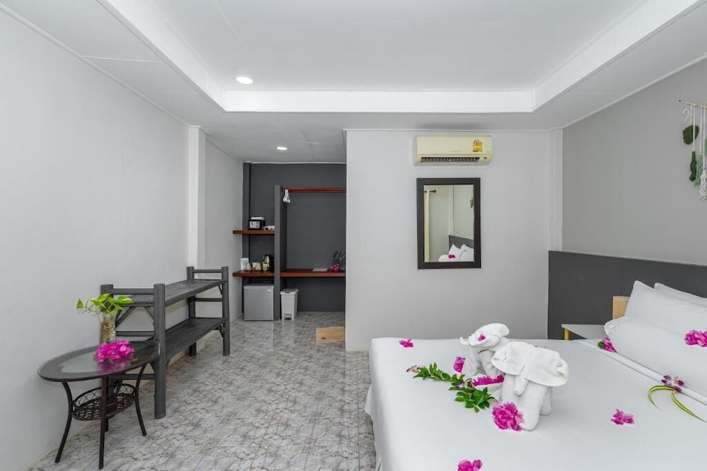 Deluxe Double Room, Garden View
