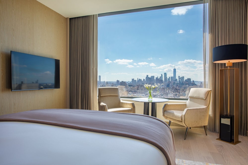 One Bedroom Suite (Non Smoking) thumbnail 5