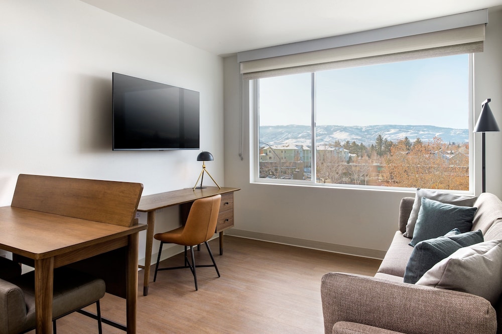 Suite, 1 Bedroom - Photo 7