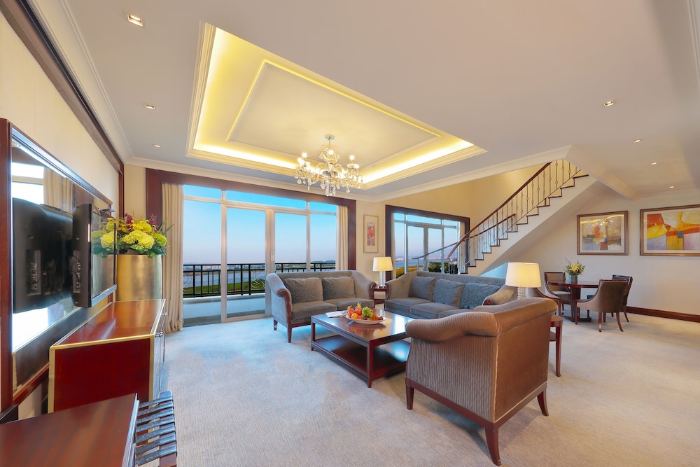 Basic Suite, Mezzanine photo 1