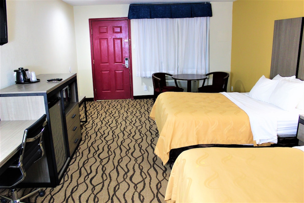 Standard Room, 2 Queen Beds, Non Smoking - Photo 5