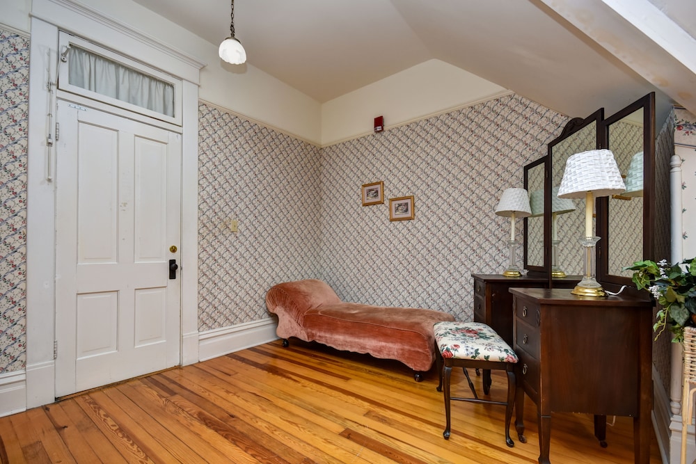 Suite (Rose) photo 2