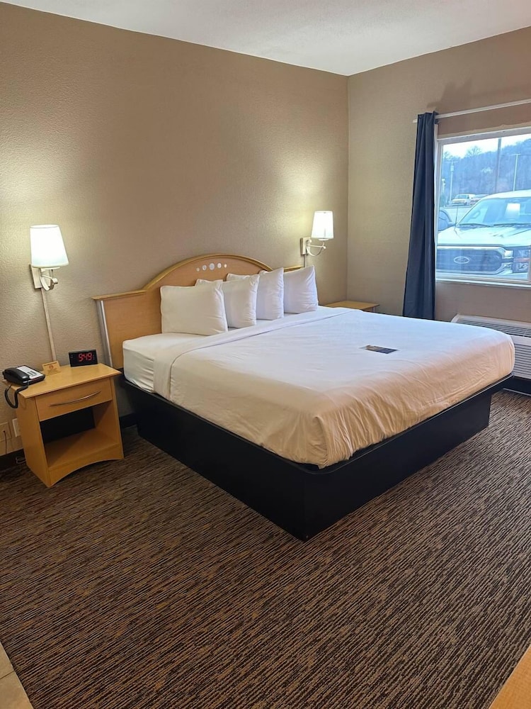 Room, 1 King Bed, Accessible, Non Smoking (Tub with Grab Bars) - Photo 2