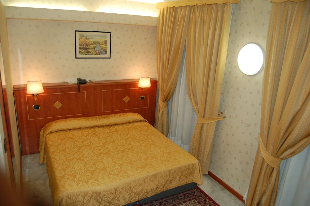 Standard Double Room, 1 Queen Bed photo 2