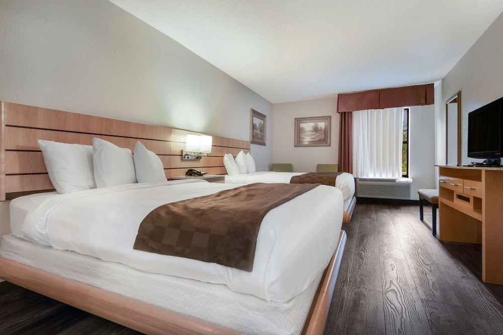 Standard Room, 2 Queen Beds, Non Smoking, Refrigerator & Microwave - Photo 1